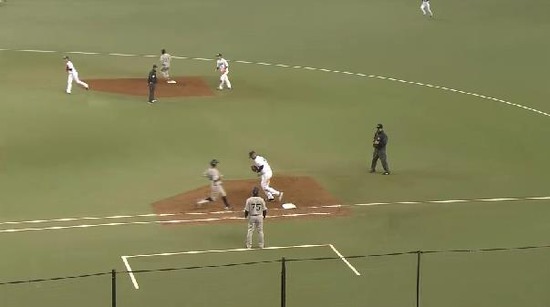 ５回表３投手ゴロ (2)