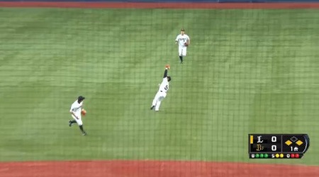 1回表3メヒアセカンドフライ (2)