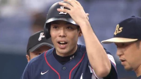 ７回表２秋山２１３本目ヒット金子好走塁 (4)