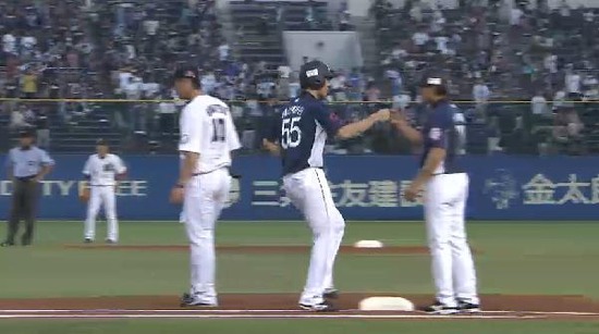 1回表1秋山浅村フォアボール (2)