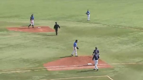 ３回表２森ヒット１塁２塁 (2)