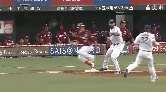 １回表１メヒア浅村の連携ミス聖沢出塁