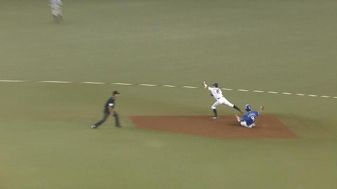 6回表1ウィリアムス送球ミス