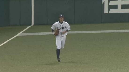 ９回表10レフトフライ (3)