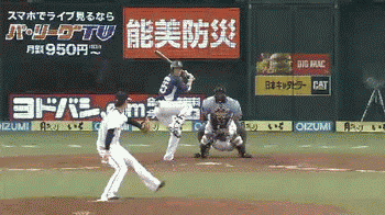 ４回裏１秋山２６試合連続安打 (1)