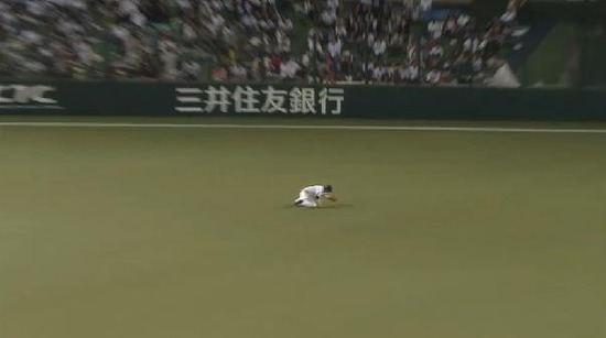 ８回裏３秋山ファインプレー？ (2)