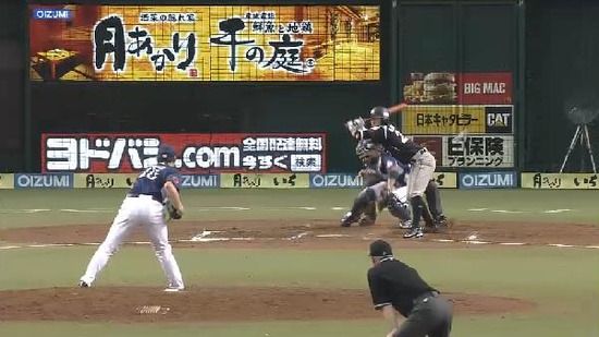 ７回表２フォアボール暴投ノーアウト１塁３塁 (3)