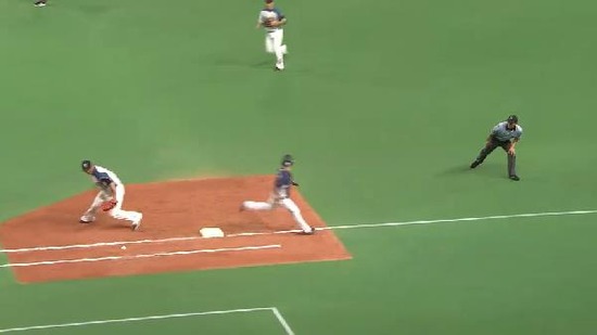 ８回表２熊代サードゴロエラー２点 (2)