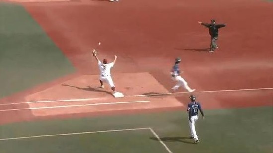 ４回表１金子内野安打 (1)