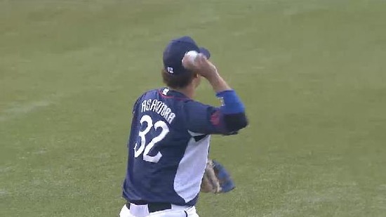 1回裏3浅村ファンプレー (1)