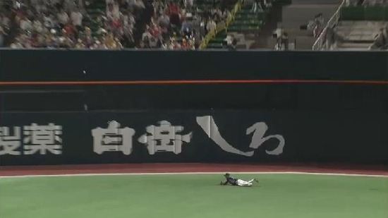 ７回裏２松田２ベース秋山すべる (2)