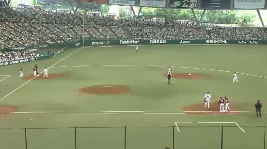 ４回表２連打１塁３塁 (2)