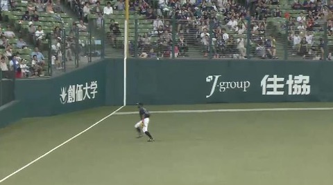 ７回裏１栗山３ベース、バトラー後逸 (2)