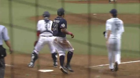 ５回表４ヘルマン２点タイムリー (3)