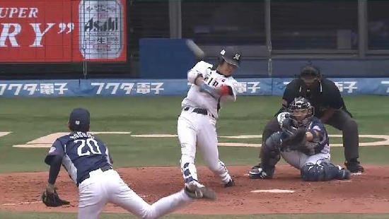 ４回裏４鈴木２点タイムリー２ベース (1)