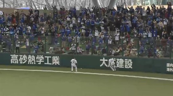 ８回表４ロペス2点タイムリー２ベース (3)