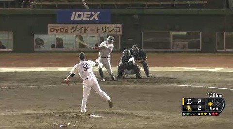 ４回脇谷タイムリー２ベース (2)