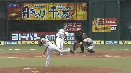 ４回裏２栗山ヒット (1)