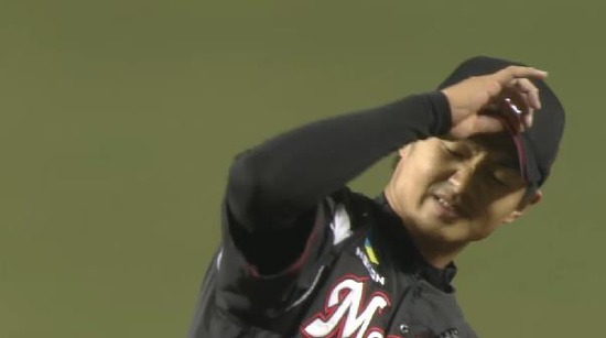 7回裏3栗山フォアボール満塁 (1)