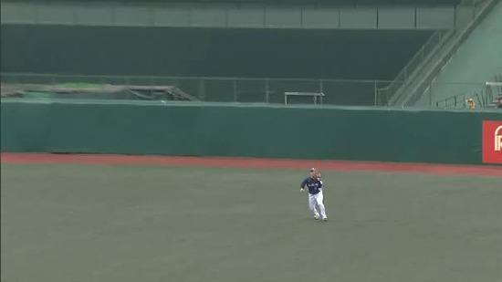 ９回裏４牧田センターフライ (2)