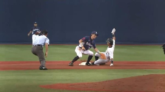 ６回裏１ヒットと盗塁ノーアウト２塁