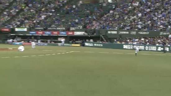 7回表1栗山ナイス返球 (3)