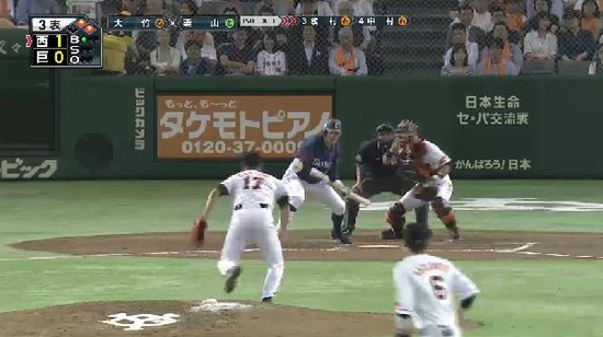 ３回表３栗山バント (1)