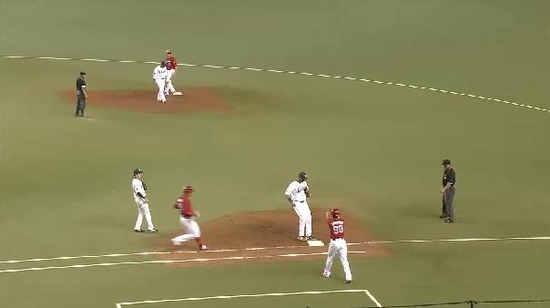 6回表1フォアボール2アウト2塁 (1)