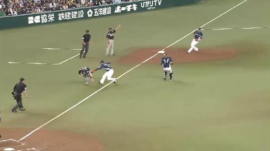 ７回表３田村ショートゴロ３塁ランナータッチアウト (4)