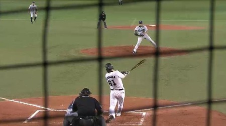 6回裏1角中タイムリー2ベース (3)