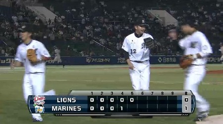 5回表1脇谷牽制アウト (2)