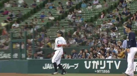 ９回裏３脇谷ヒット (2)