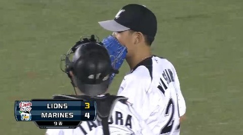 ９回表１中村HR (4)