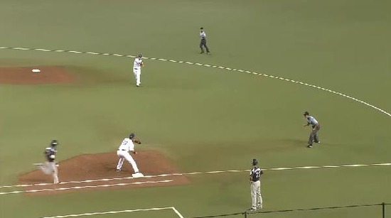 １回表１光成内野ゴロ３つ三者凡退 (1)