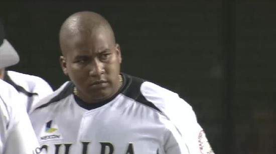 ３回表２デスパイネ死球満塁 (3)