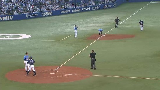 1回裏4連続四死球2アウト満塁 (2)