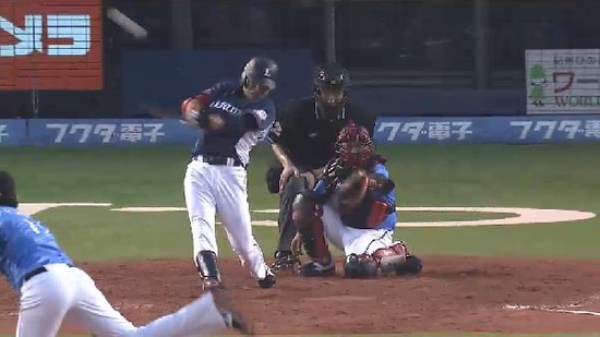 3回表1脇谷2ベース (2)