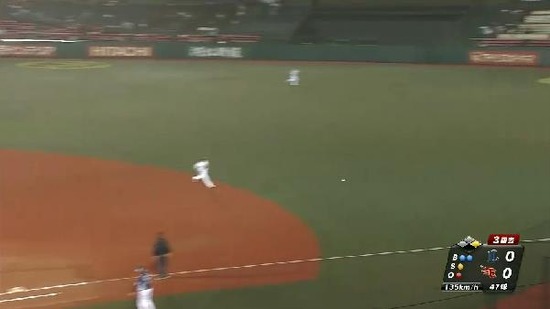 3回表1渡辺エンドラン成功1塁3塁1アウト (2)