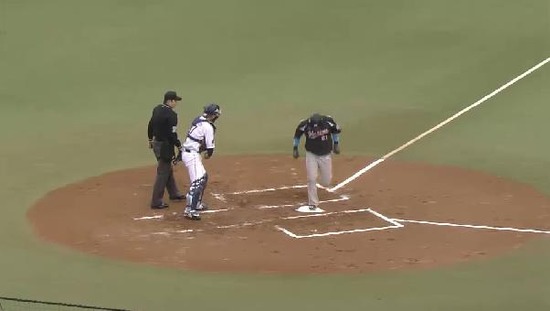 １回表５クルーズ四球押し出し (2)