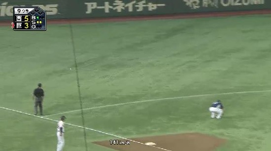 ９回裏２アンダーソンヒット (1)