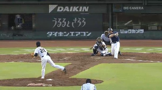 ３回表１栗山ヒット中村２ベース２塁３塁 (4)