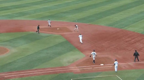 2回裏4金子タイムリーエラー (1)