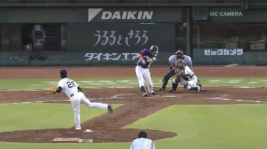 ２回表２脇谷２ベース２塁３塁 (3)