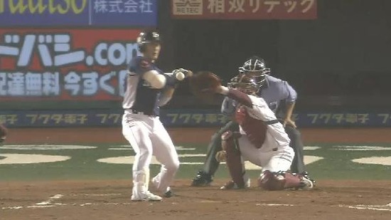 6回表4永江デッドボール (2)