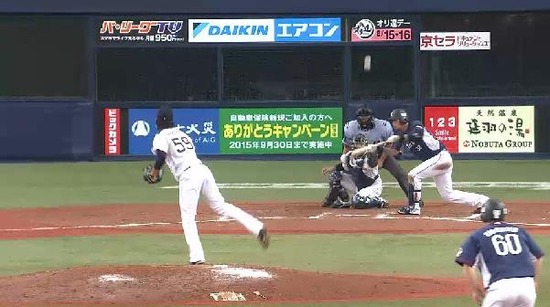 ８回表２浅村バント失敗 (2)