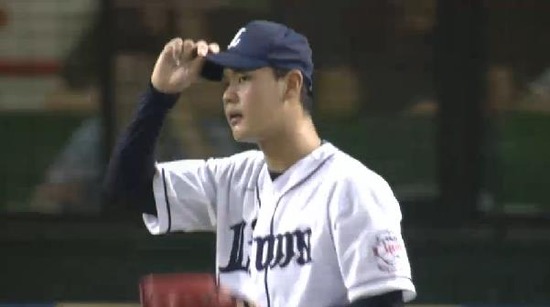 ９回表３フォアボールヒット１アウト１塁２塁 (4)