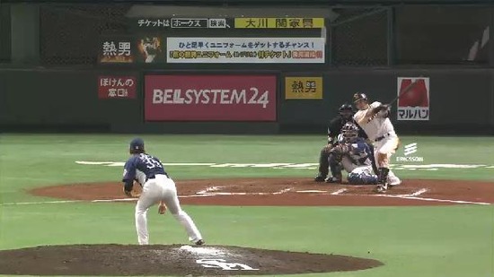 ７回裏２松田２ベース秋山すべる (1)