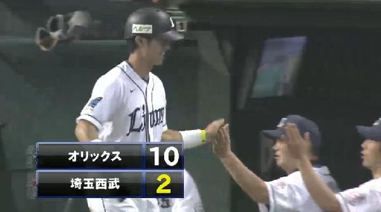 ６回裏４脇谷犠牲フライプロ初出場外崎生還 (2)