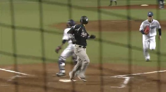 ９回表４代打井口２点タイムリー (3)