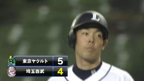 4回裏7秋山2点タイムリーヒット (1)